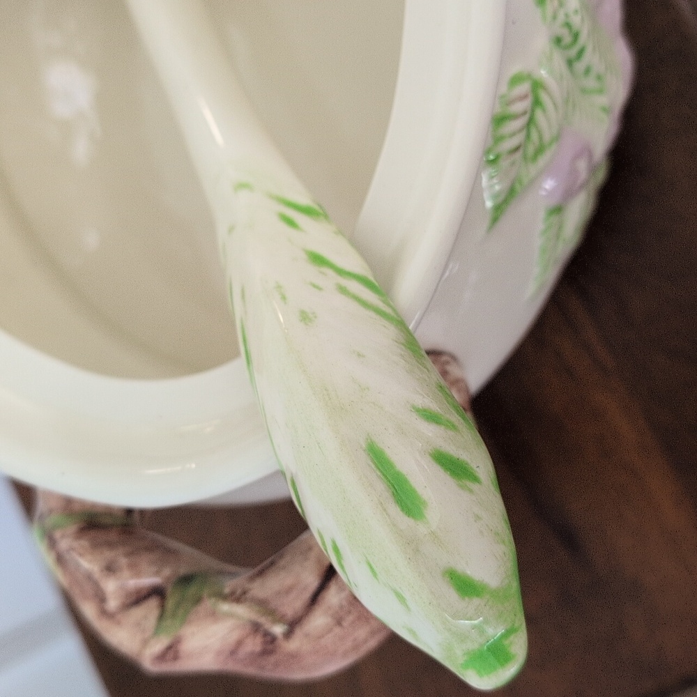Vintage Soup Tureen With Ladle Berry And Leaf Motif - Picture 8 of 16